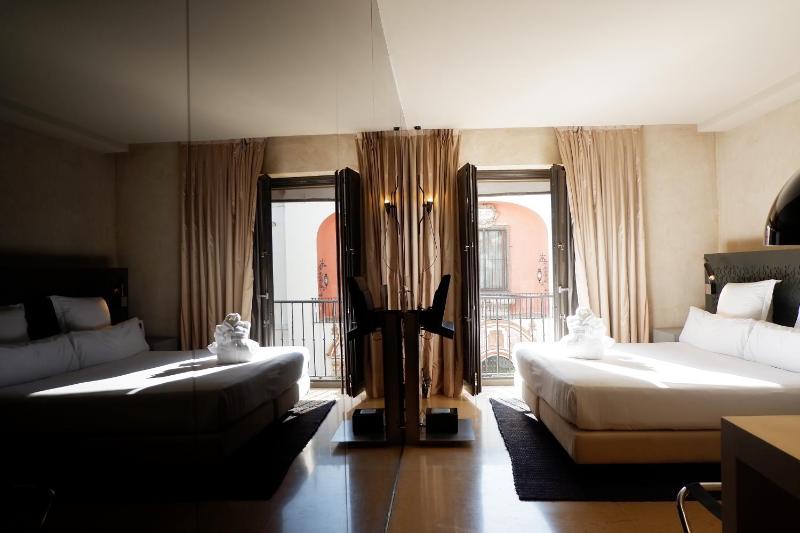 Junior Suite with View image 3