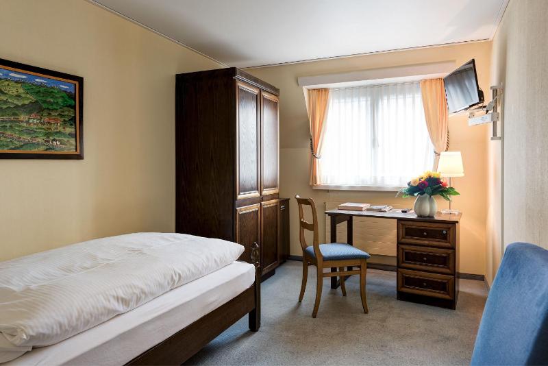 Standard Single Room image 2