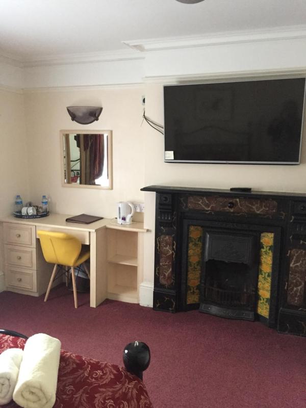 Standard Double Room image 3