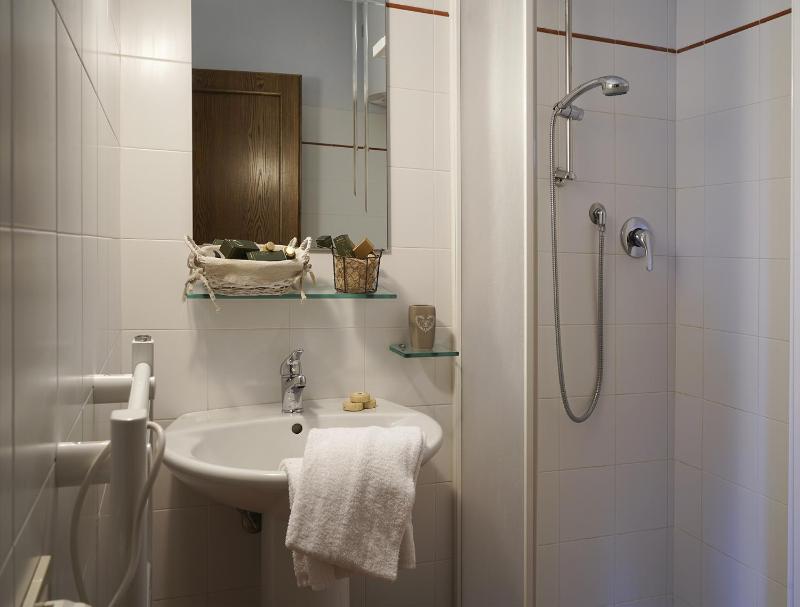 One-Bedroom Apartment image 4