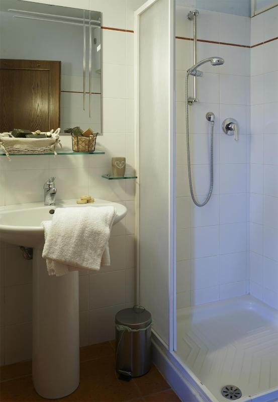 One-Bedroom Apartment image 3