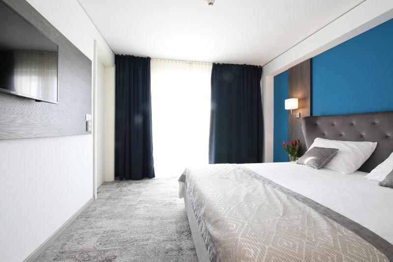 Standard Suite image 4