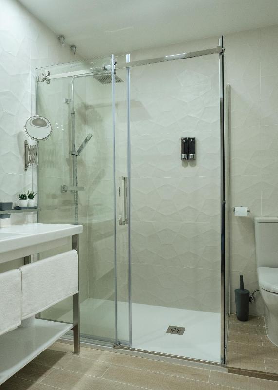 One-Bedroom Apartment image 3