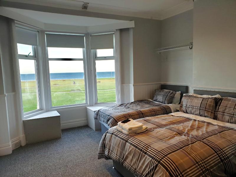 Superior Triple Room with Sea View image 2