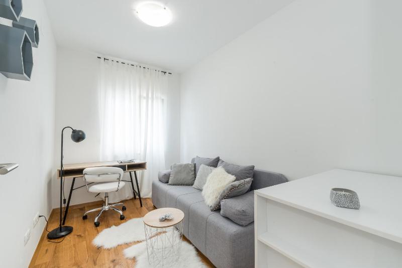 Three-Bedroom Villa with Jacuzzi image 4