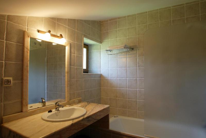 Triple Room (2 Adults + 1 Child) image 4