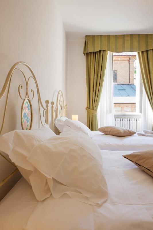 Queen Room with Two Queen Beds image 1