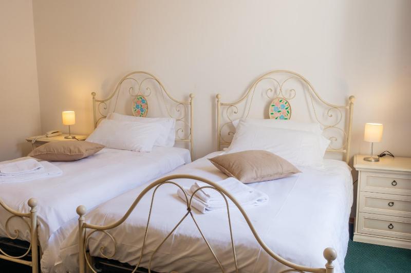 Queen Room with Two Queen Beds image 2