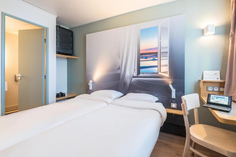 Twin Room image 1