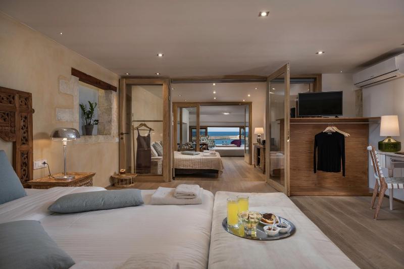 Vranas Residenza Signature Suites - image 13