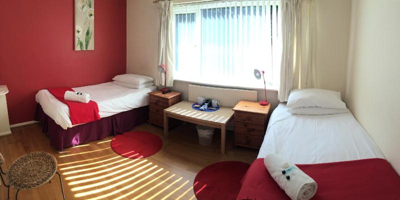 Budget Twin Room image 4
