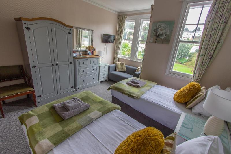 Super King or Twin Room image 1