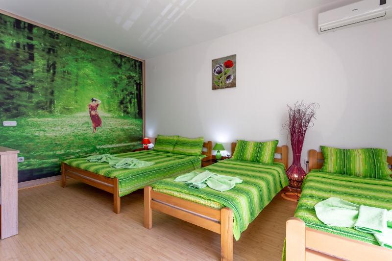 Superior Quadruple Room image 3