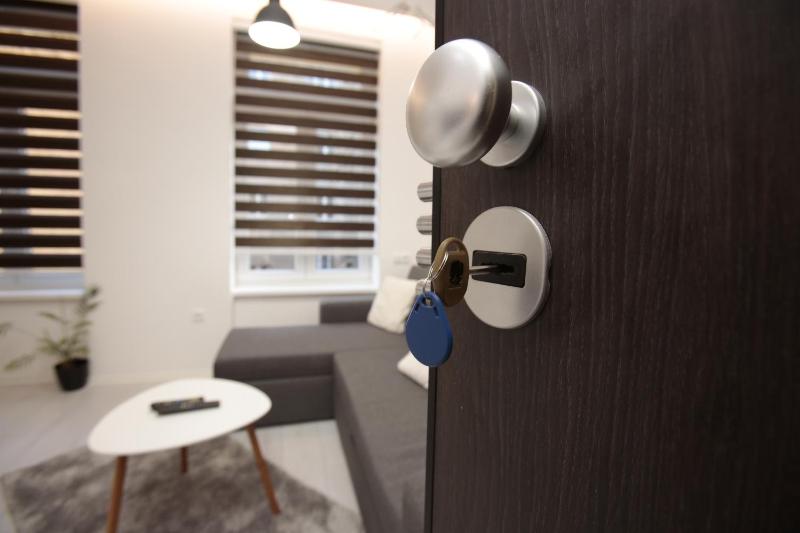 Studio Apartment - First Floor image 3