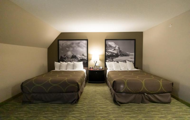 Super 8 Canmore - image 5