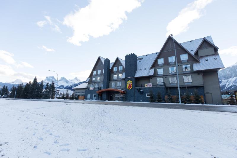 Super 8 Canmore - image 30