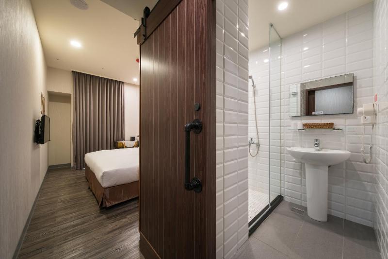 Skyone Hotel - image 6