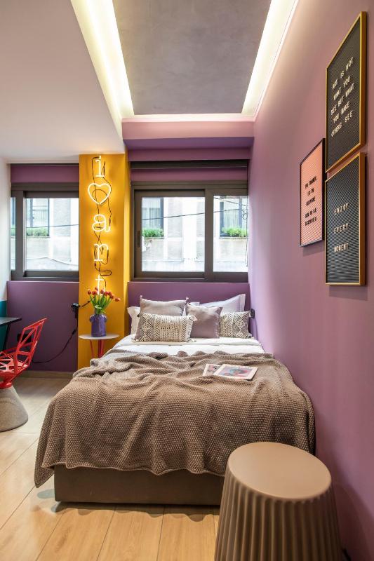 14 Reasons Why Hotel Athens - image 6