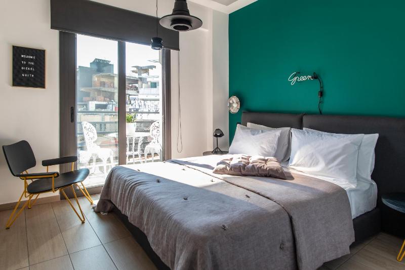 14 Reasons Why Hotel Athens - image 5