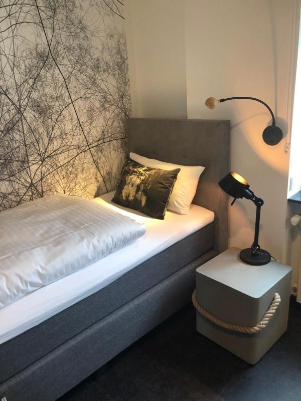 Single Room with Bathroom image 3