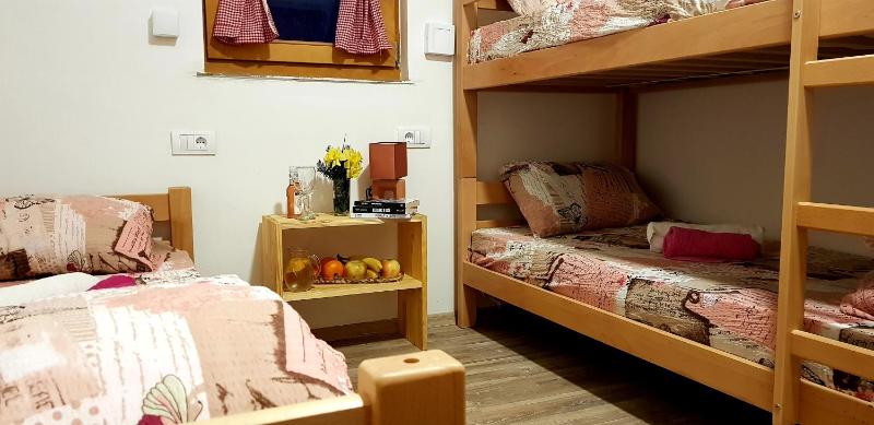 Standard Triple Room image 4