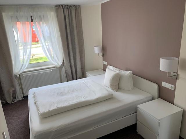 Small Double Room - Ground Floor image 4