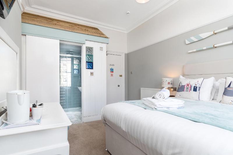 King Room with Pier and Partial Sea Views image 2