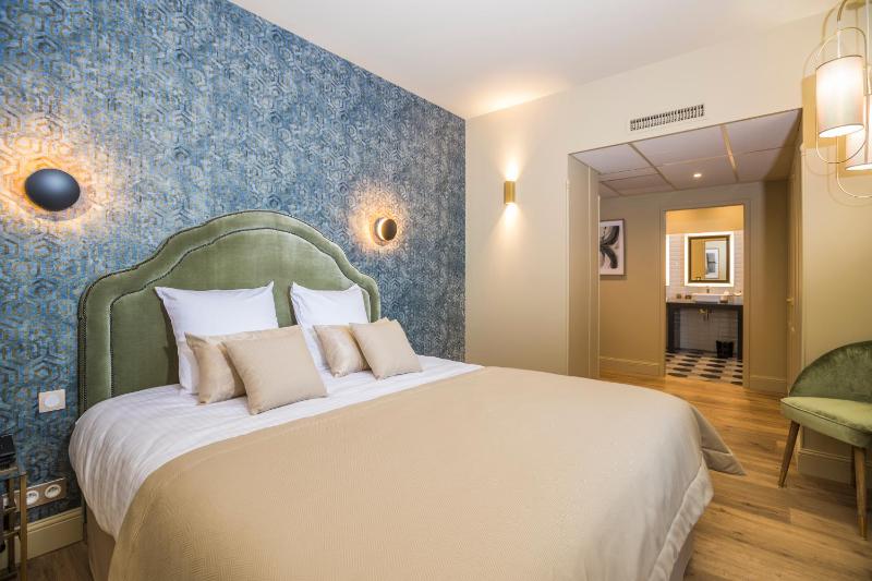 Deluxe Room image 4