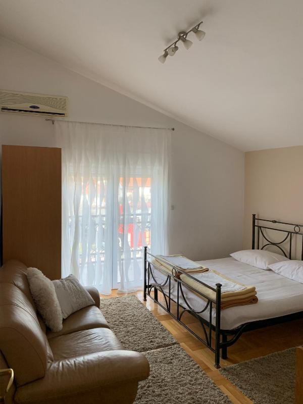 Triple Room with Balcony image 1