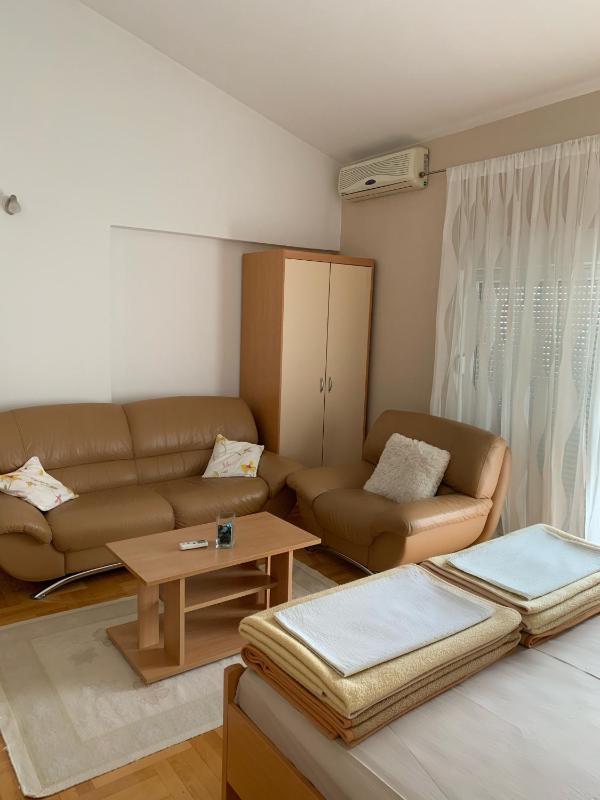Triple Room with Balcony image 2