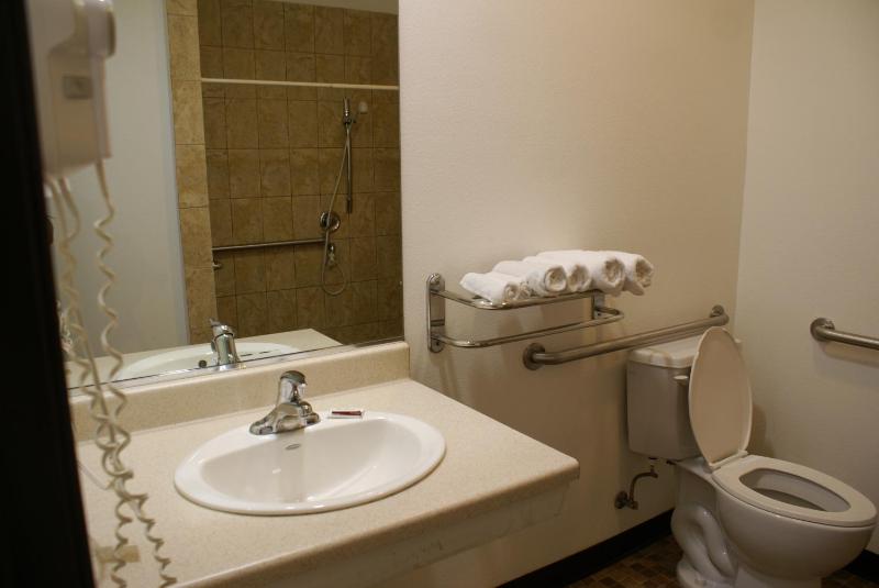 Harborview Inn & Suites-Convention Center-Airport-Gaslamp-Seaworld-Zoo-Balboa Park - image 8