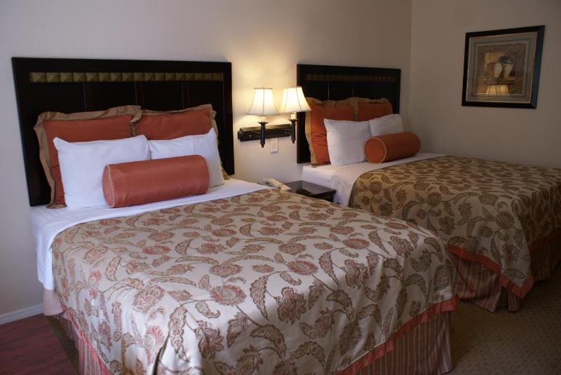 Queen Room with Two Queen Beds image 2