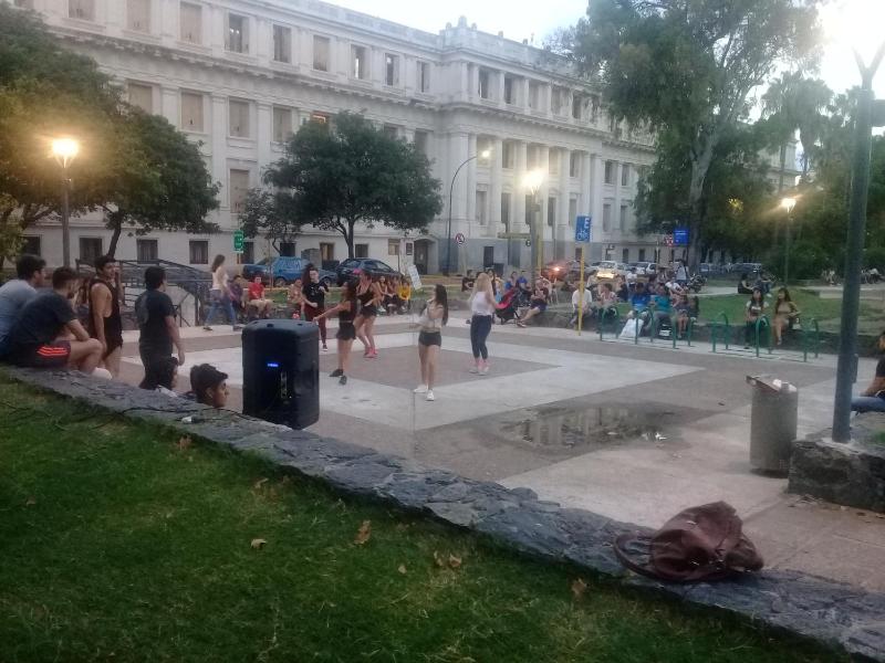 Excepcional dpto frente a Plaza de la Intendencia - image 9