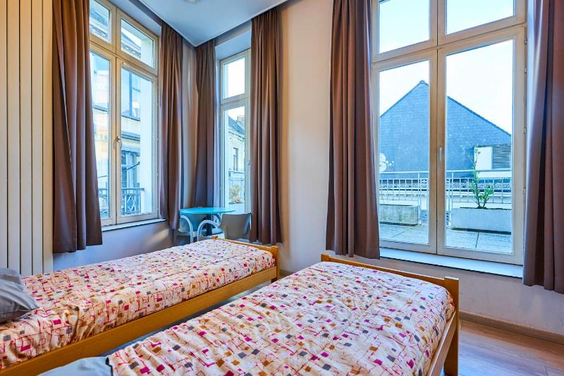 Twin Room image 3