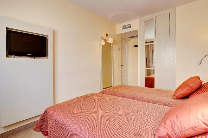 Two-Bedroom Apartment with Partial Sea View (3 Adults) image 1
