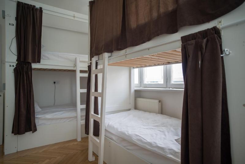 Bed in 6-Bed Dormitory Room image 3
