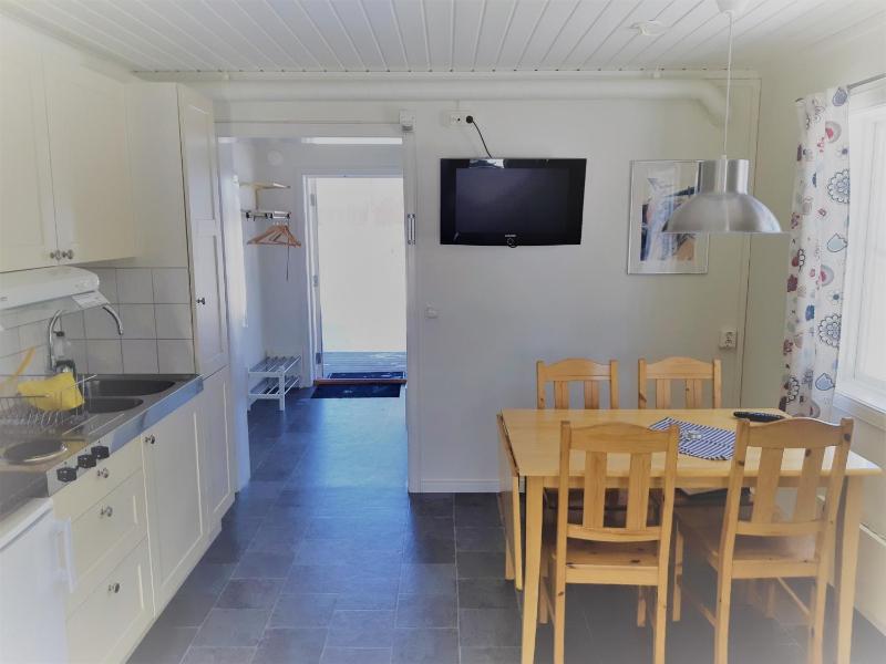 Two-Bedroom House image 4