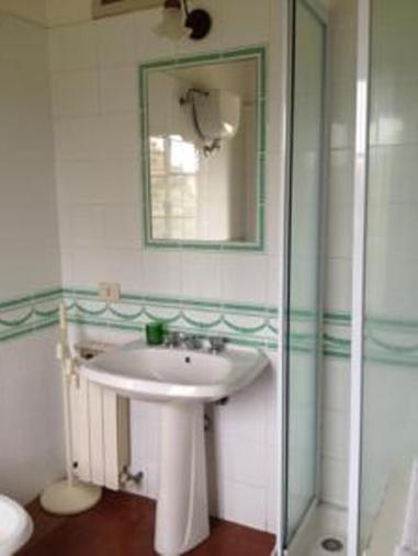 Double Room with Shared Bathroom image 3