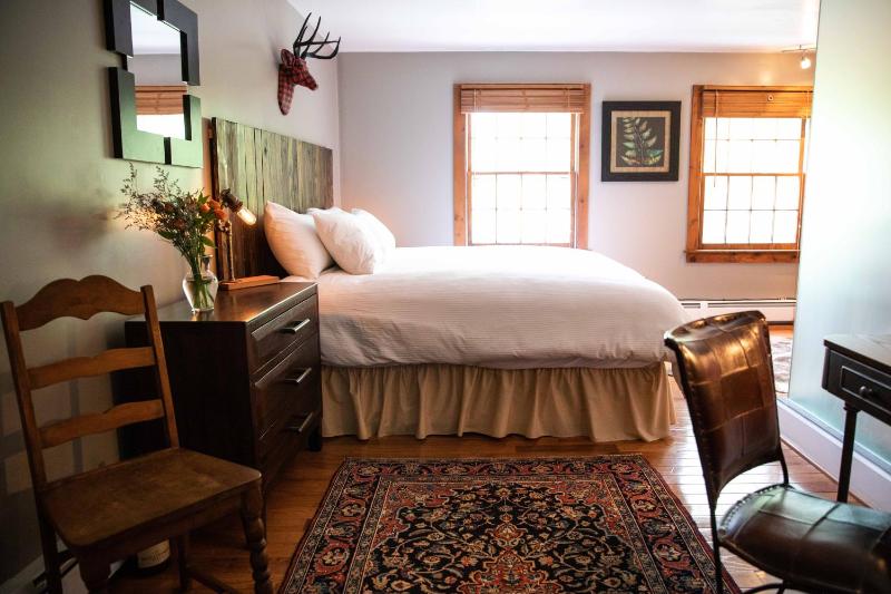 Superior King Room image 2