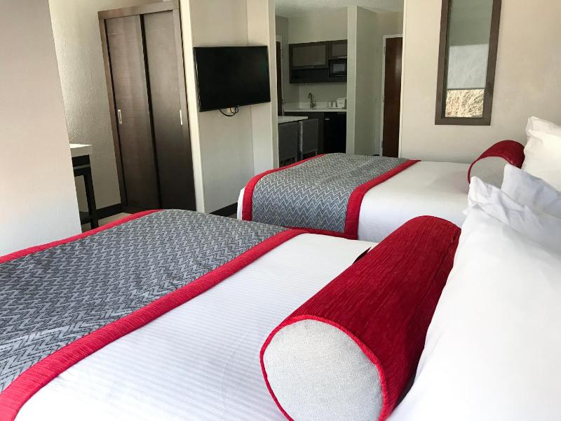 Studio Suite with Two Double Beds - Non-Smoking image 4