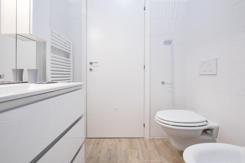 One-Bedroom Apartment image 2