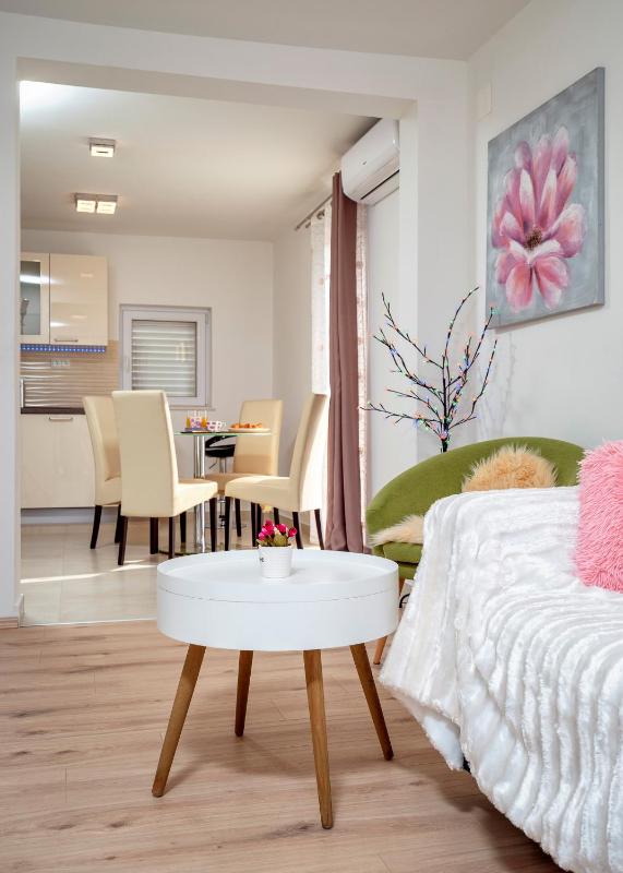 One-Bedroom Apartment image 4