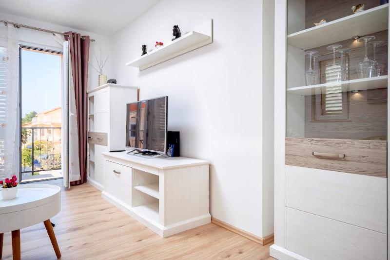 One-Bedroom Apartment image 3