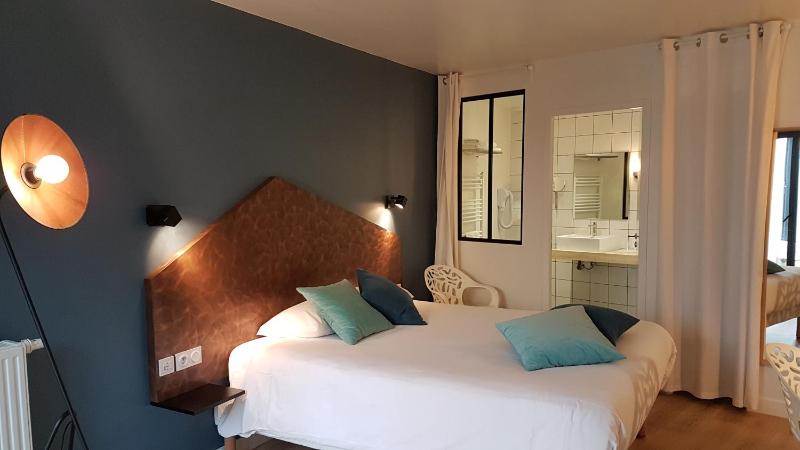 Privilege King Room with Sofa Bed - Non-Smoking image 4