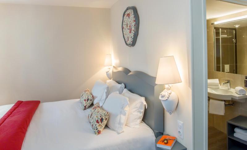 Deluxe Room image 1