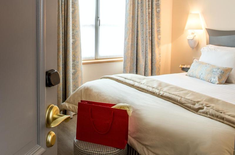 Deluxe Room image 4