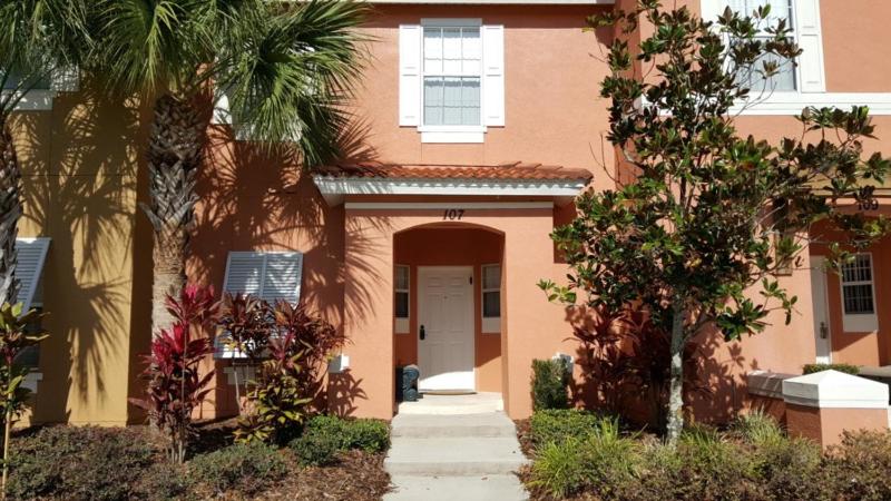 Three-Bedroom Townhouse image 1