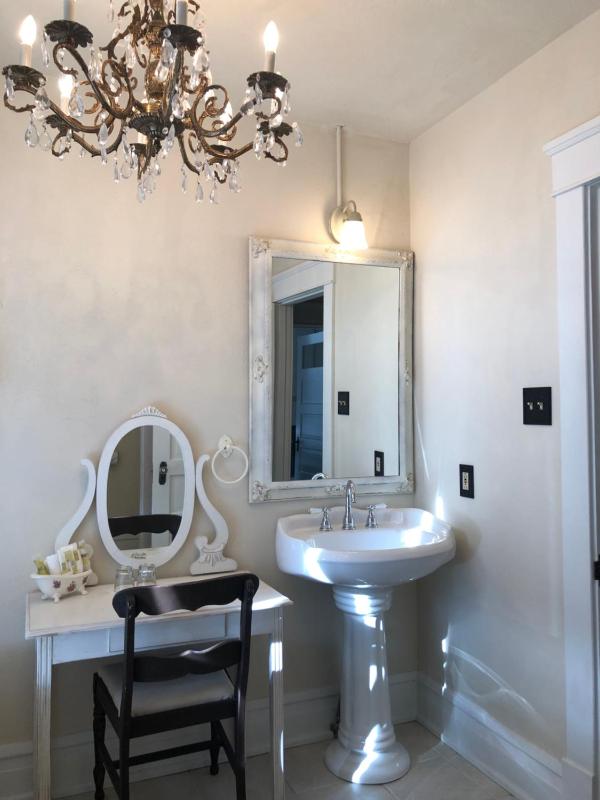 Deluxe Suite image 3