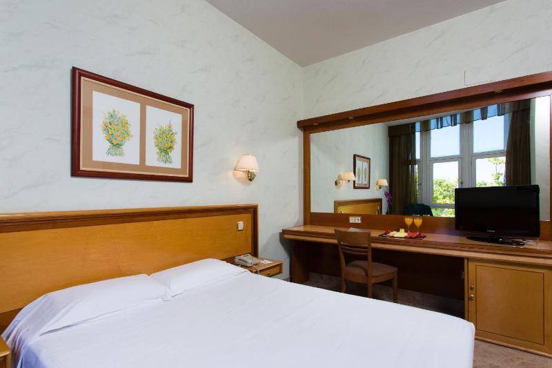 Standard Queen Room image 2
