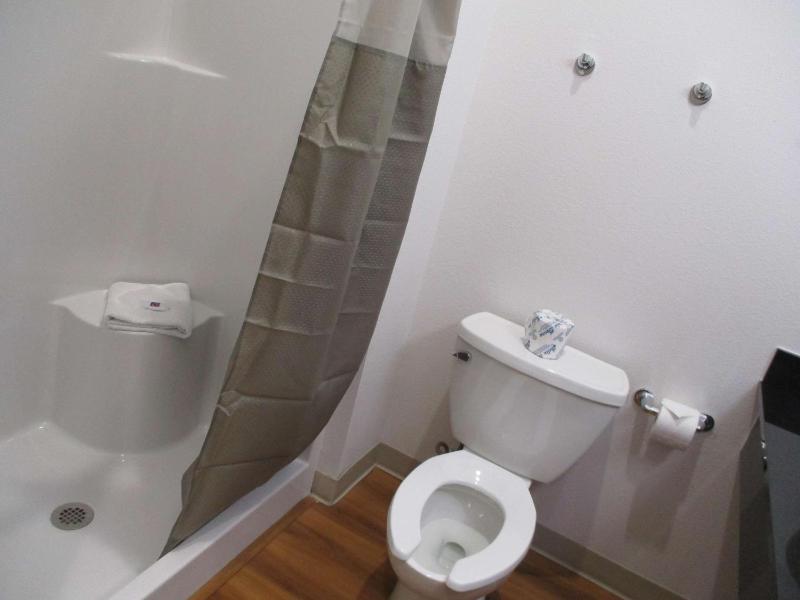 Suite - Non-Smoking image 4